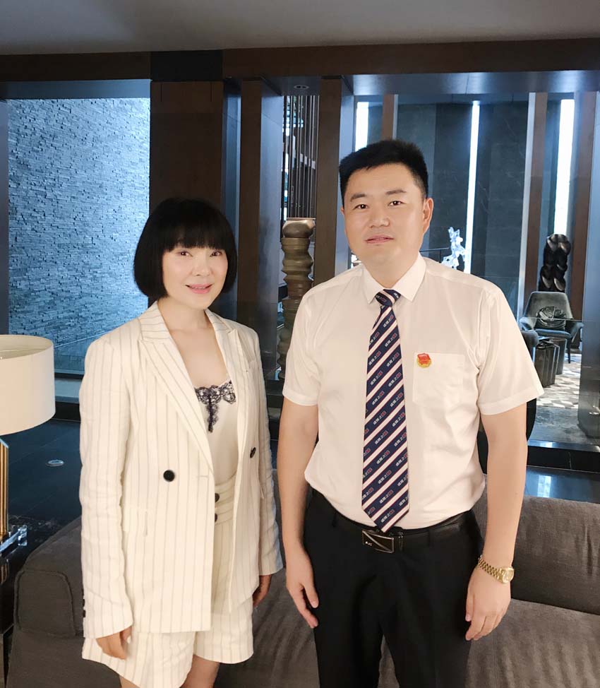 公司正式簽約著名歌唱家陳紅老師為盛隆之家服飾品牌代言人！